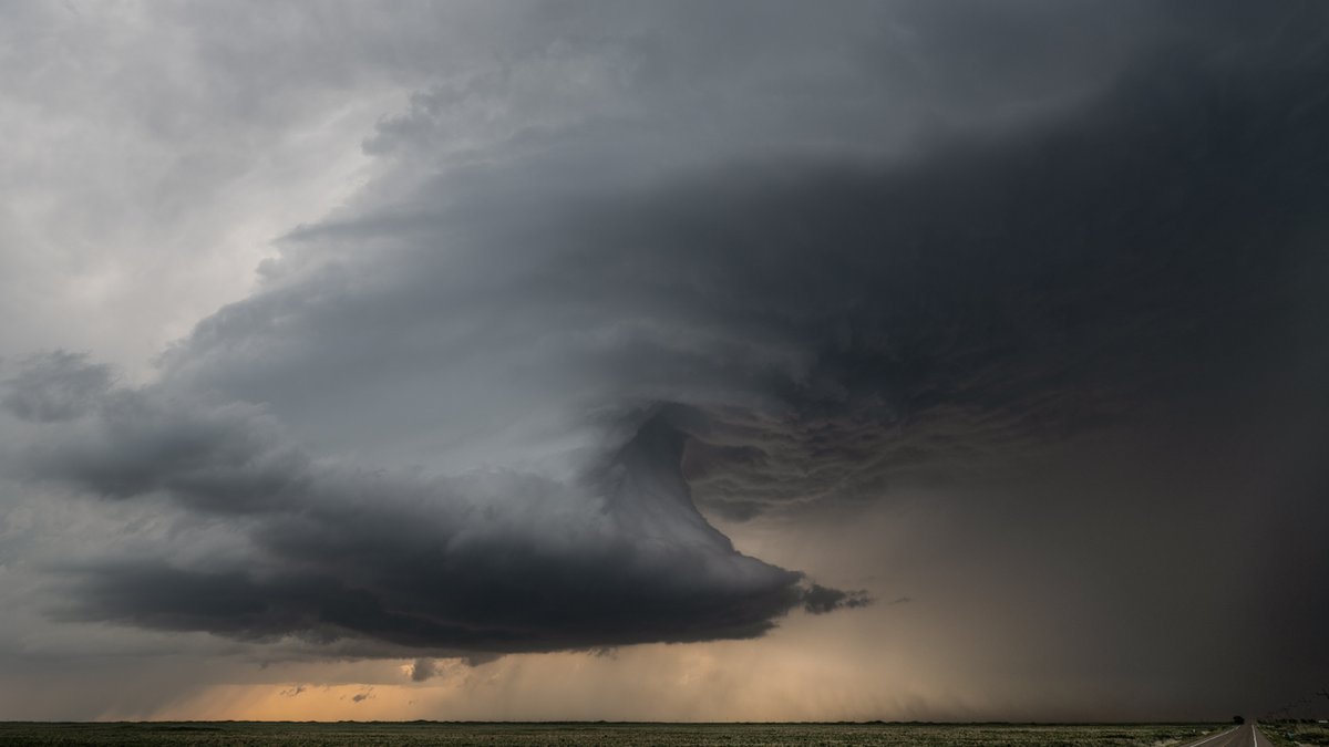 640pm MST The updraft has now taken effect, pulling in dust in its inflow and pushing up through several layers.