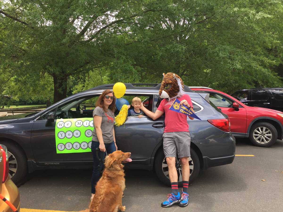 A_Boleratz's tweet photo. Our @CameronParkEle1 staff was so creative with decorating their cars! https://t.co/uZJlDcNhiS