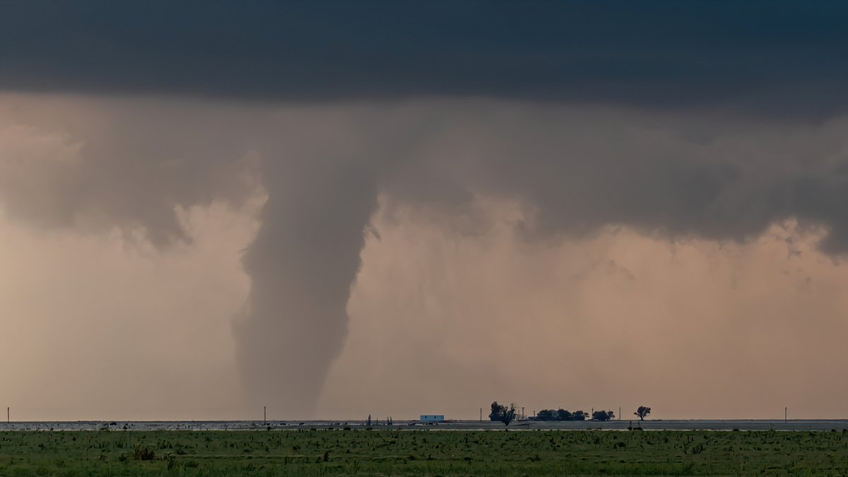 853pm MST The tornado continues, now clocking in at 25 minutes on the ground. Obviously by now, I know this is easily the coolest single storm I have personally ever witnessed.