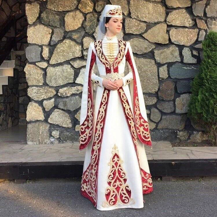 「Karaçay」「Karachays」特徴的なドレスで素敵！！テュルク系民族のカラチャイ人