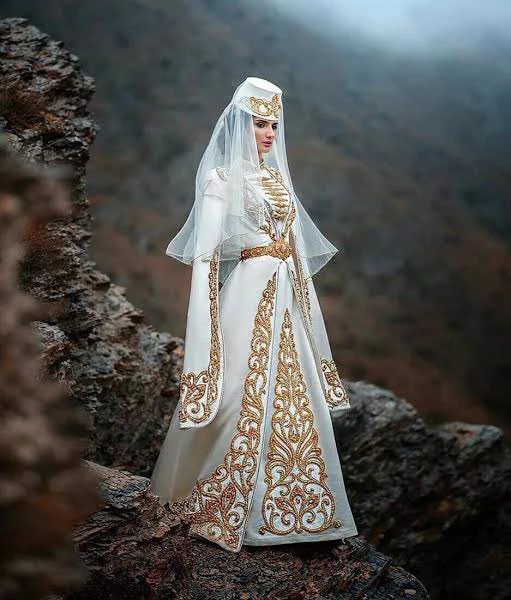 「Karaçay」「Karachays」特徴的なドレスで素敵！！テュルク系民族のカラチャイ人