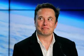 Fundador de Paypal y otras compañías, sufrió bullying de niño, estudió, trabajó muy duro, se pudo levantar, se hizo empresario, amó y perdió, volvió a amar y volvió a perder. Estamos hablando de Elon Musk que también es fundador de la compañía SpaceX. Ha logrado algo importante.