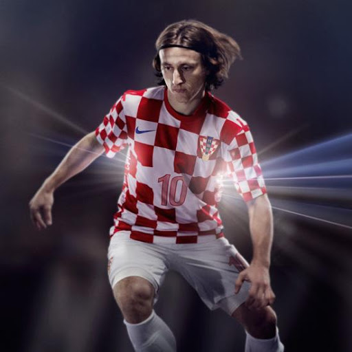 FerZaforano97's tweet photo. Del 2012 al 2014 Croacia utilizaría una camiseta que dejaba un espacio en el frente para una numeración de color rojo.
El ajedrezado se hacia presente en los cuadrados de color rojo.
Además el ajedrezado en las mangas era de menor tamaño al del resto de la camiseta. https://t.co/RlkC8uY4RP