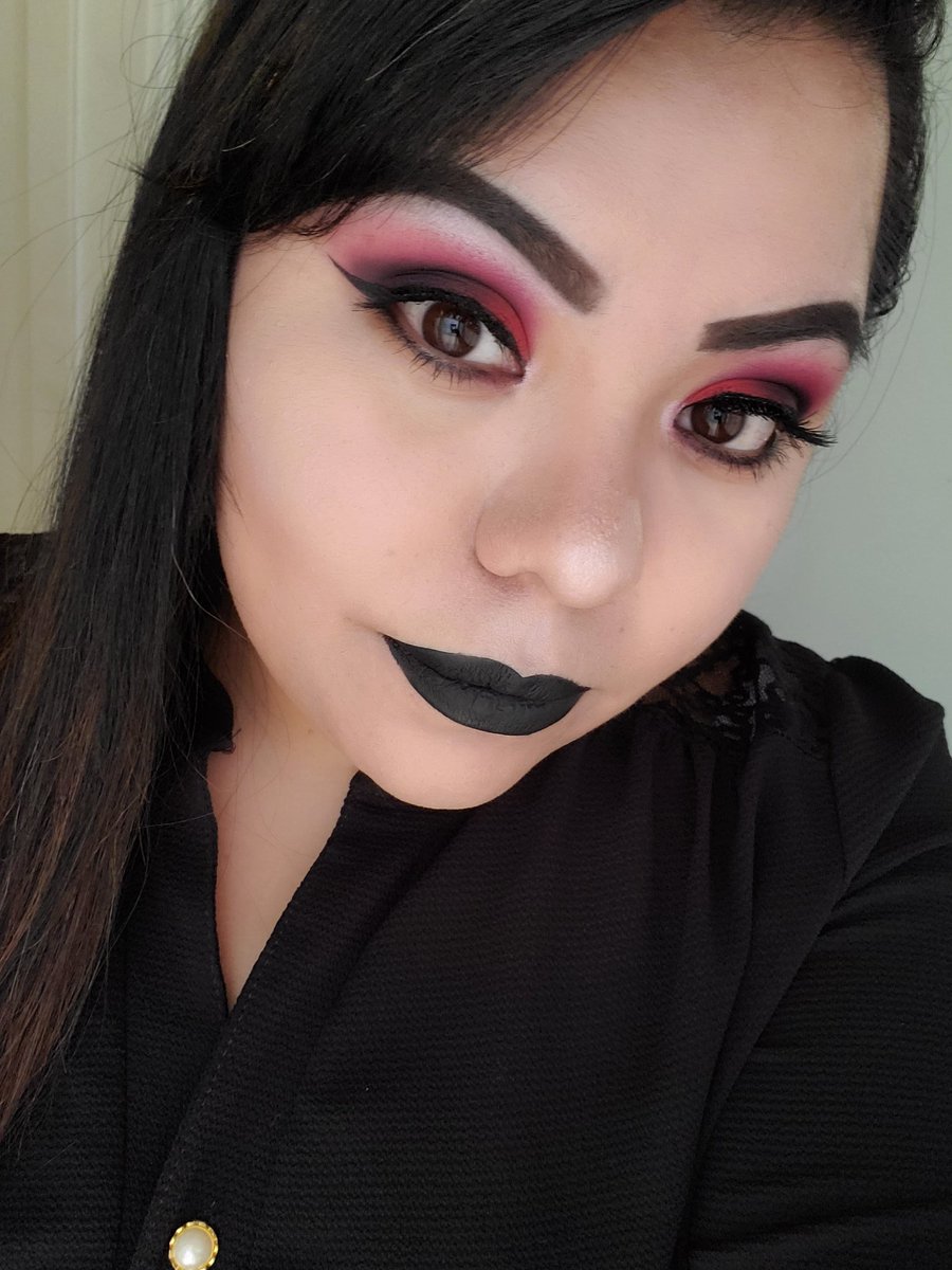 DulceMBarron's tweet photo. #feirce #goth #allblack #conspiracy #pallet #loveit @shanedawson https://t.co/wjObIGwtGk