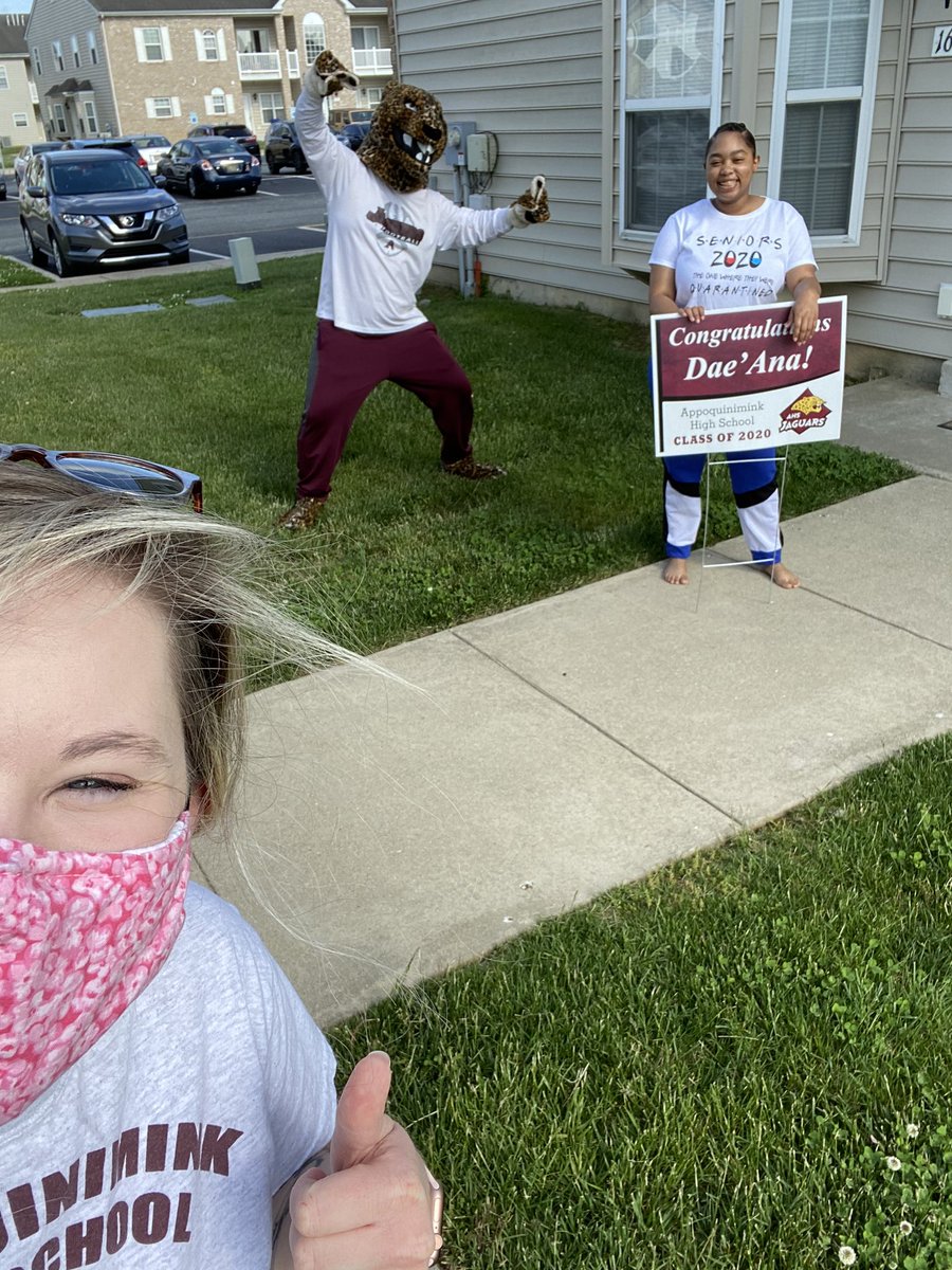 MrsCoumatos's tweet photo. Yard sign deliveries to some amazing seniors who will FOR SURE be missed! 🐾 @TheAHSMrLandry @AppoHigh #ASDSeniorStrong2020 #ASDSalutesOurSeniors https://t.co/sMoqZbEbel