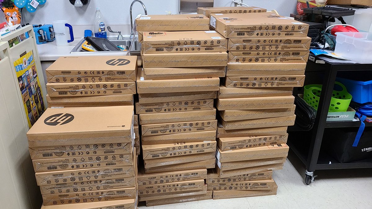 MatturroMEd's tweet image. Teamwork makes the dream work....big shout out to @memkesler for helping get these Chromebooks ready for VSS!!! #myadminrocks