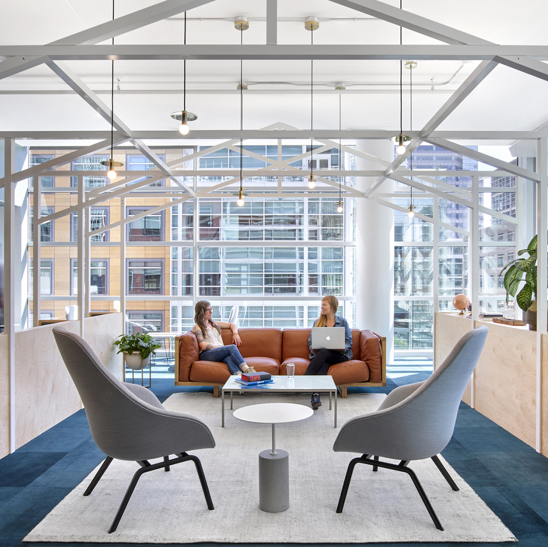 NeoCon_Shows's tweet photo. NeoConnect programming kicks off June 1 at 10am CDT with Design with Purpose: @contractmag’s Paul Makovsky, @o_plus_a's Primo Orpilla &amp; @kifurniture’s Jonathan Webb discuss designing workplaces like @SlackHQ. Register at https://t.co/UQoo7rJ0PZ. #NeoConnect2020 📸:@garrettrowland https://t.co/avlg5hEHAE