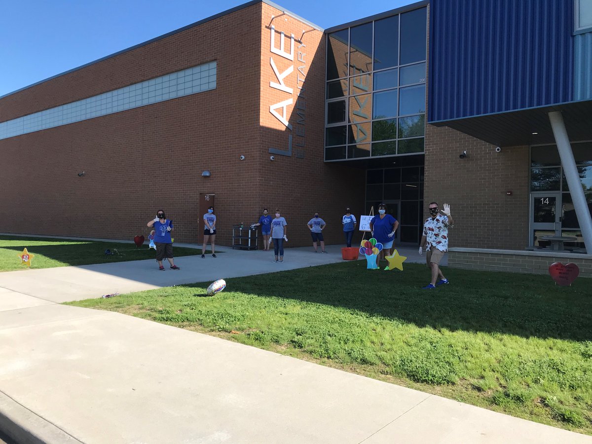 PrincipalBruner's tweet photo. Our first pick up day at Lake Elementary was well attended and students were able to get their personal belongings. All staff at Lake Elementary are wishing our students a wonderful and safe summer! #greatatlake https://t.co/yVjQdmegU2