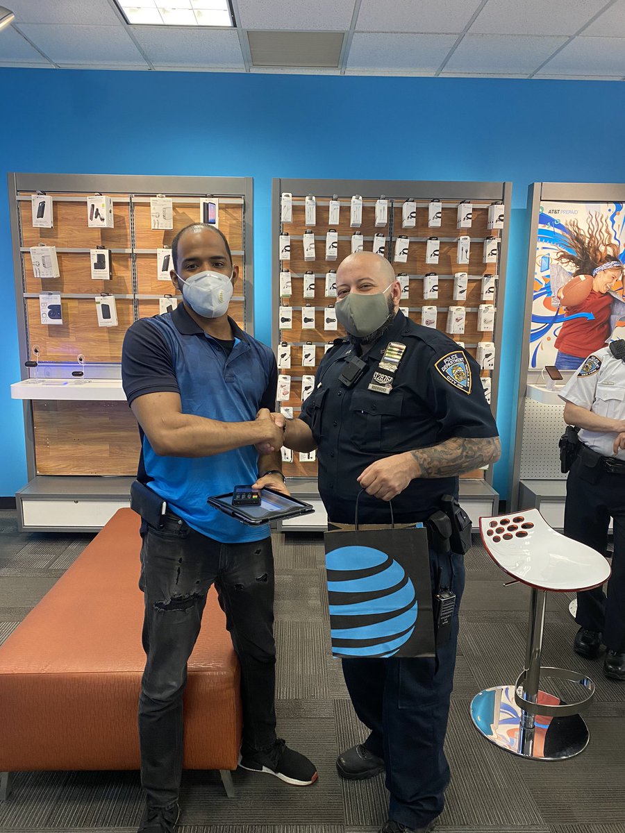 We take pride in helping our 1st responders stay connected here at 3545 Broadway! My RSC Jefferson always ensures his customers leave our store with the best wireless and entertainment solution!🔥🔥#TeamMMM @MaxAcevedo8  <a href="/Danny_Perez_01/">Danny Perez</a> <a href="/judy_cavalieri/">Judy Cavalieri</a> <a href="/JoelG93188593/">Joe</a>