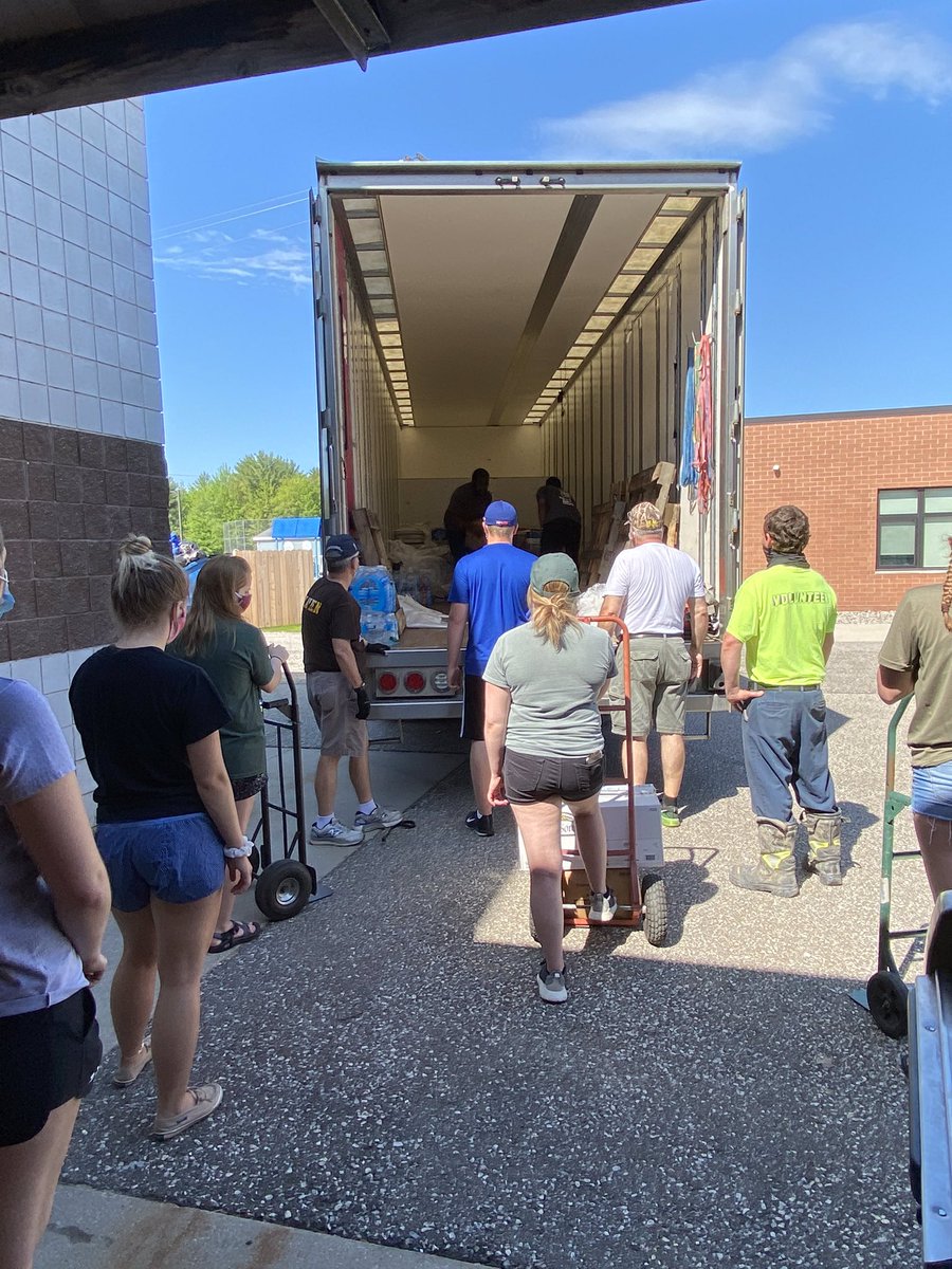 Jenifer1114's tweet photo. @priyamanntv thank you for sharing @caitlinjodway’s drive for the Midland flood victims. All this goodness was delivered this morning. https://t.co/3walZLHl3M