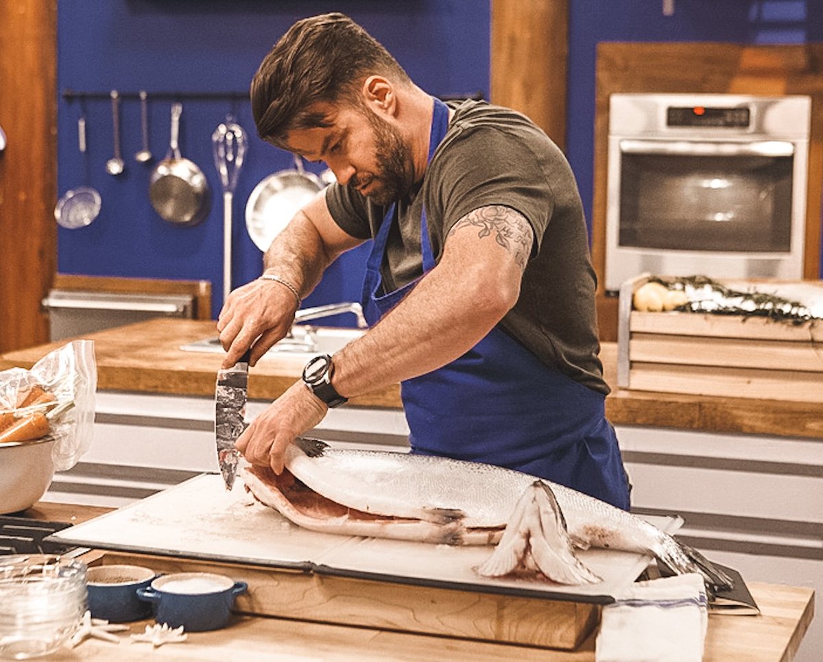 johnnybananas's tweet photo. What she order...? #worstcooksinamerica @FoodNetwork #ChefBananas https://t.co/HJcfGJcySF