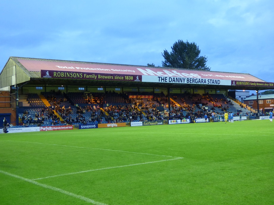 En el 2012, la tribuna principal del Edgeley Park, el estadio del Stockport County cambia de nombre. Se llama de ahí en más, The Danny Bergara Stand.