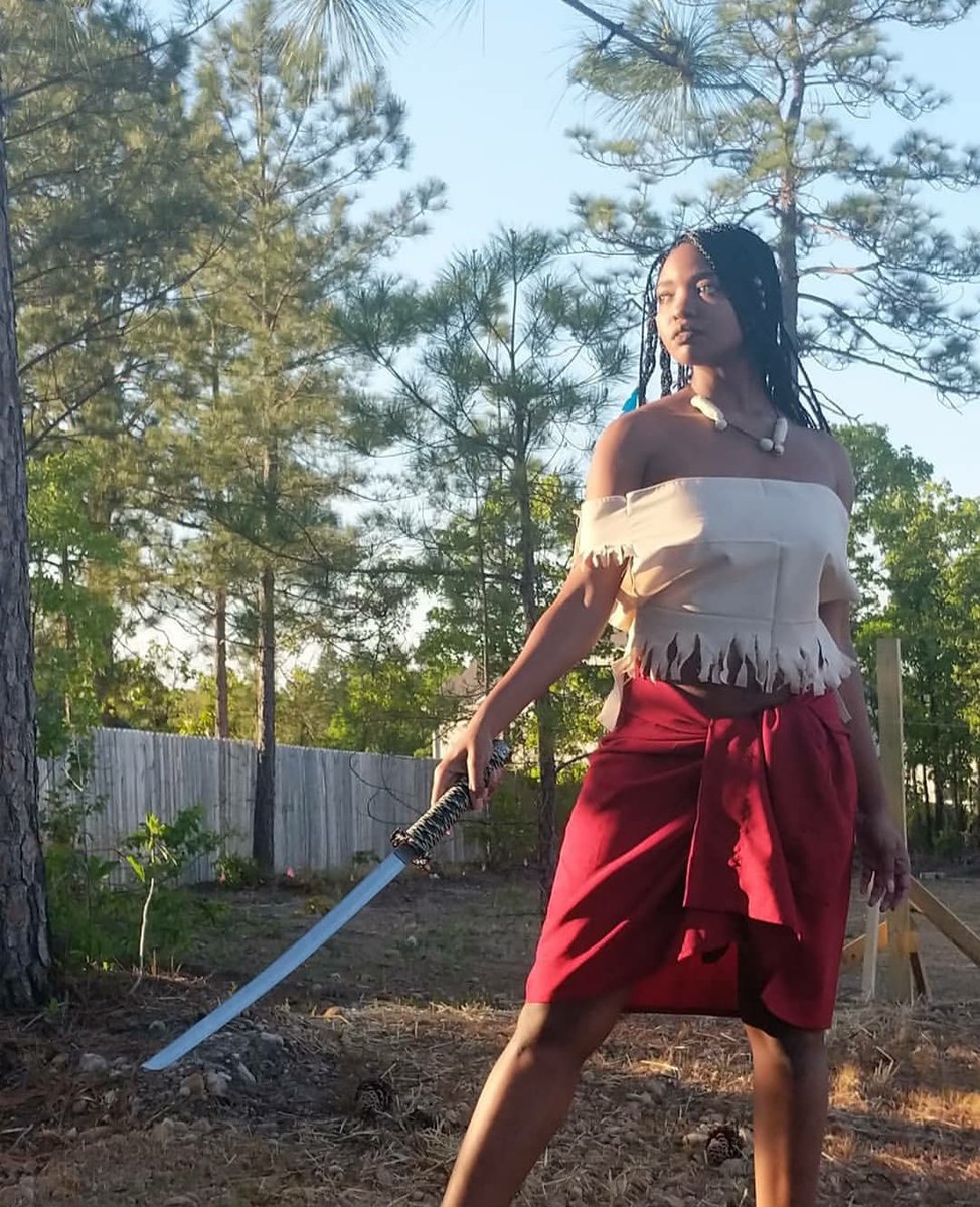 strangercomics's tweet photo. Happy holiday weekend, Stranger fam 🌻 Love the #Niobe #SheisLife love with cosplay queen @EPurrl 🧝🏾‍♀️ 
.
#strangercomics #blackwomenincostume  #representationmatters https://t.co/M1izmON4fo