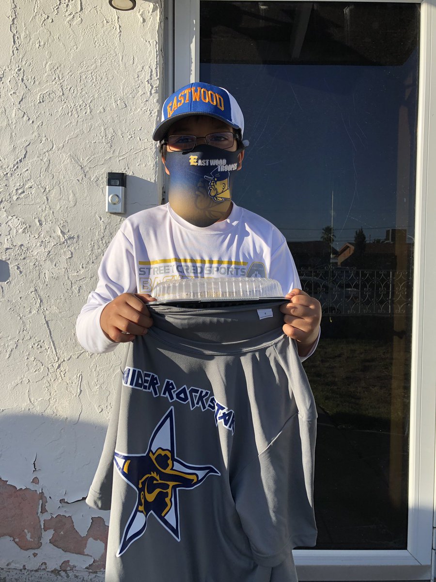 _mrgutierrez's tweet photo. Had to recognize Jayden for his consistent participation in our @EMS_Raiders #VirtualSpiritWeeks A #RaiderRockStar T-shirt and my wife’s famous brownies! Stay tuned for this week’s activities...maybe YOU will get rewarded! #RaidersRiseUp https://t.co/l2MMiB8c91