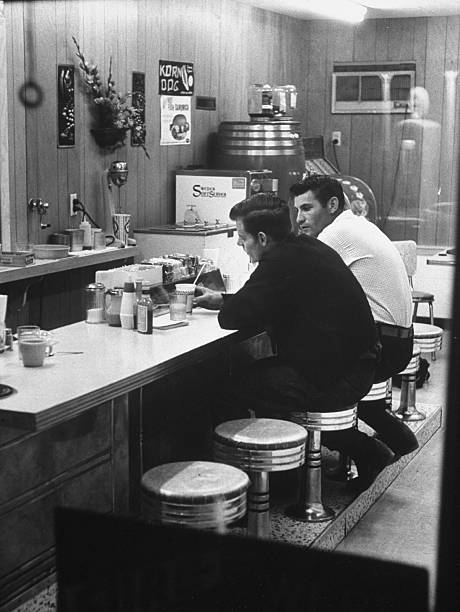 A new post for last year's  #diners thread. I love this shot by John Loengard, the great Life photographer who died today.  #RIP