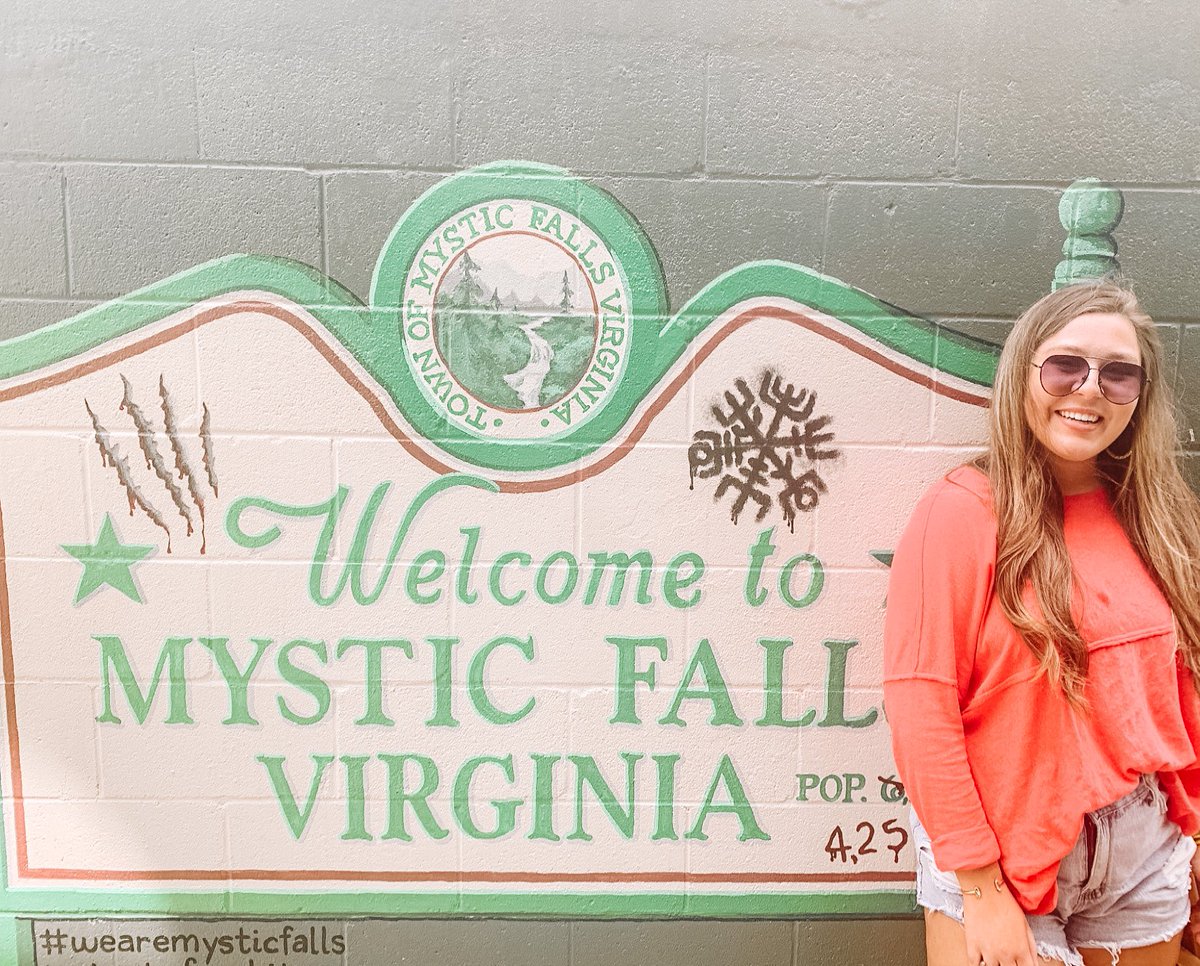 Let the summer road trips begin!! ☀️ Are you team Stefan or team Damon? #vampirediaries