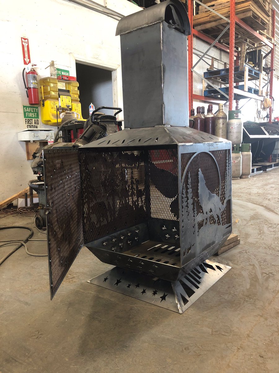 VoesenekM's tweet photo. Firepit featured tonight #Manitoba #firepit #SocialDistanacing #backyardfires #summer2020 #SocialDistanacing #covid19 https://t.co/C2J1VKE0Lb