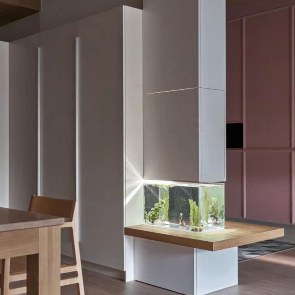 #langria #homedecor #ideas
The fish tank chandelier is hidden by the cabinet.

Then you can see the light without the chandelier

Clever idea~ 😎