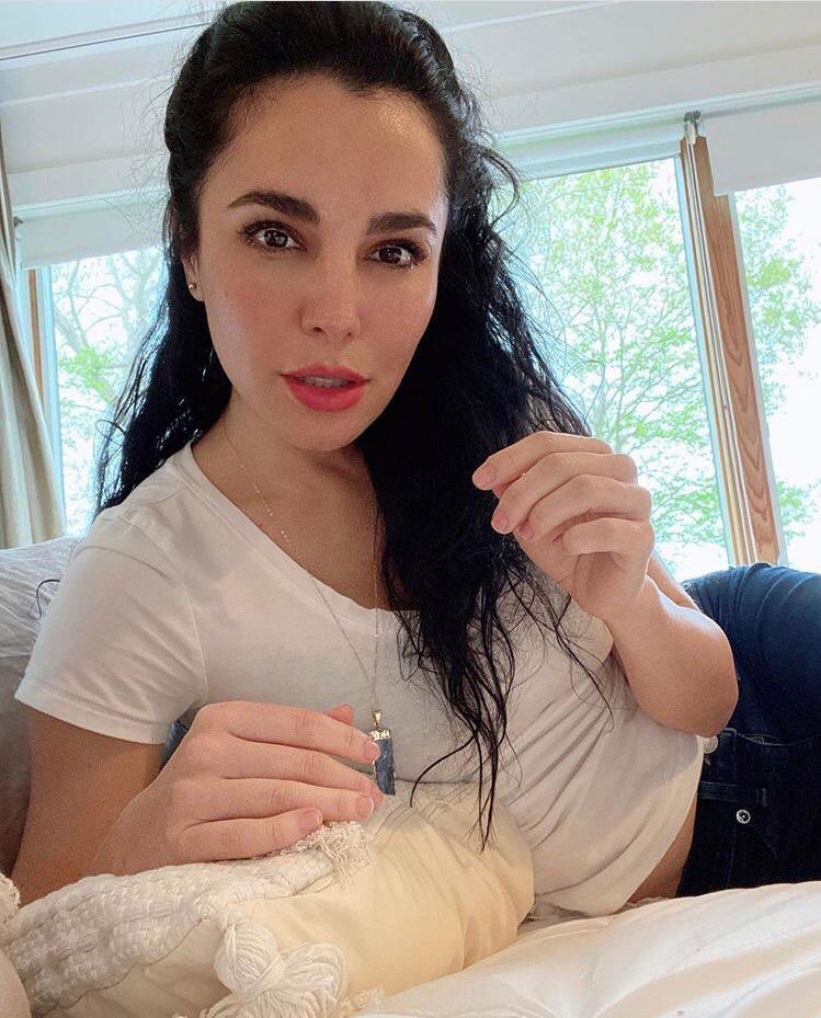 marthahigareda's tweet photo. La vida la tenemos por un ratito nada más. Nos desviamos mucho por los problemas y por el pasado, por algo que pudo ser o preocupados por el futuro. Cambia el switch con esta pregunta: ¿De que estás agradecido hoy? #staypositive https://t.co/frBuBf0Ph3