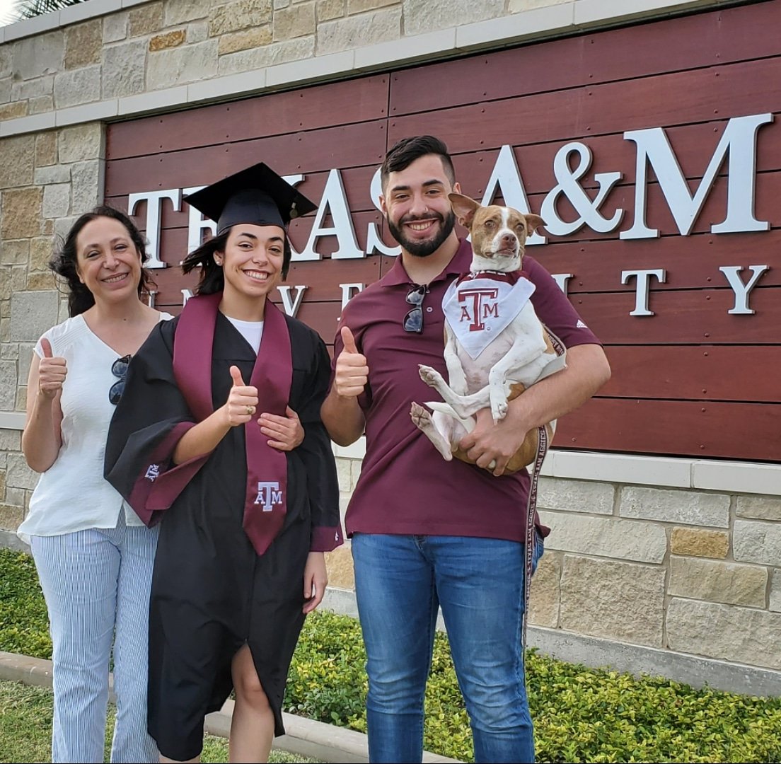 MY AGGIE FAMILY ! 👍