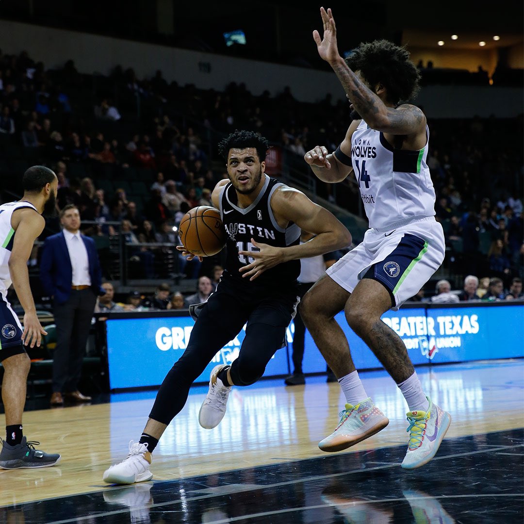 austin_spurs's tweet image. Can you spot the ✋ differences? 👀
•
•
•
#SundayFunday #spotdifferences #austinspurs #spursfamily #gospursgo