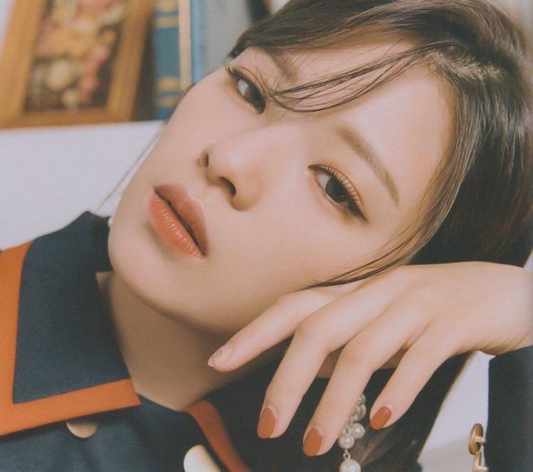 yoo jeongyeon,-the one everyone has crush on -doesn’t know that she’s pretty as hell-loves to be bare-faced-probably a lgbt supporter -loves to be clingy to her close friends-big dicK energy-no time for dramas
