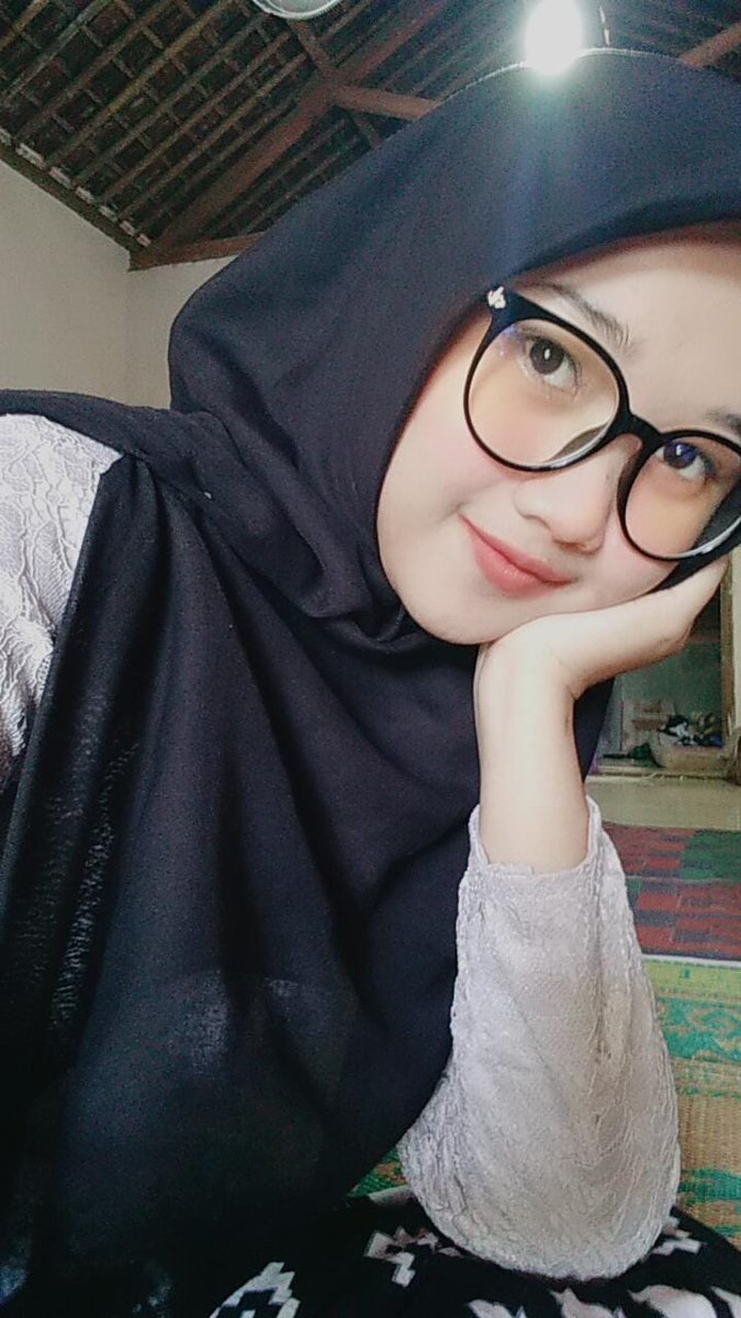 rrrnabilah's tweet photo. Minal aidzin wal faidzin 🙏🙏🙏#setorfotolebaran https://t.co/YkqwnTduRd