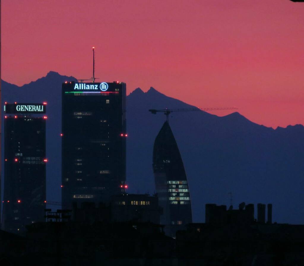 massimeuli's tweet photo. #milano #citylife #home #picoftheday # https://t.co/IMMJCbt19w https://t.co/G9uVsvki26