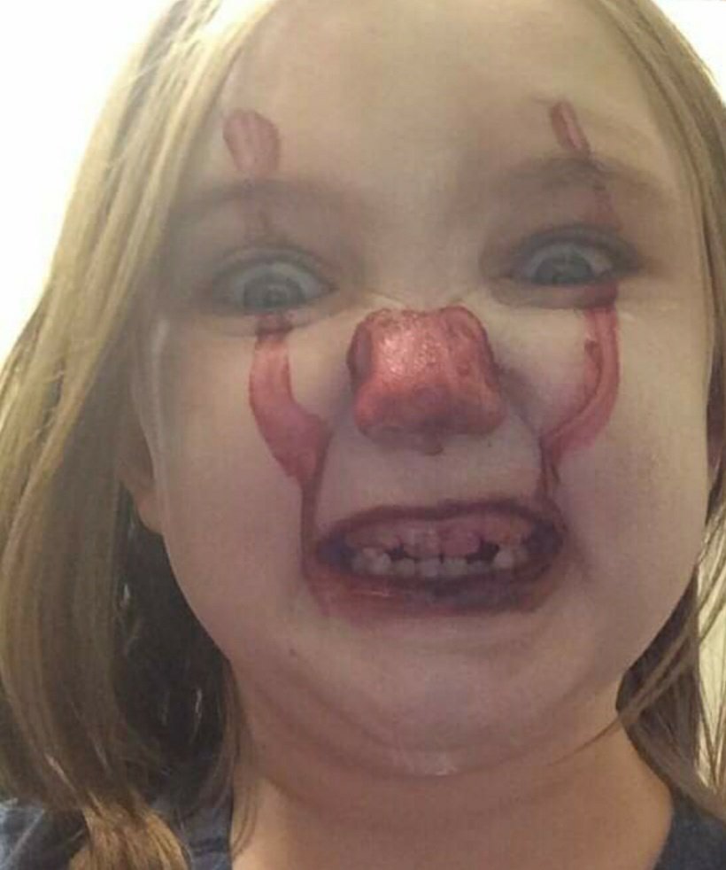AnnaZonee's tweet photo. Niece: "Hey Aunt Banana! My mom let me do my makeup. Wanna see?!"
Me: "Sure! I bet you're beautiful!"
Niece: https://t.co/nGlTQh6qBu