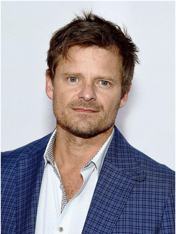 Steve Zahn was originally hired to play team member/helicopter pilot Billy Baird, but was replaced when production was delayed for a month because the budget was too high.  #MissionWatchParty
