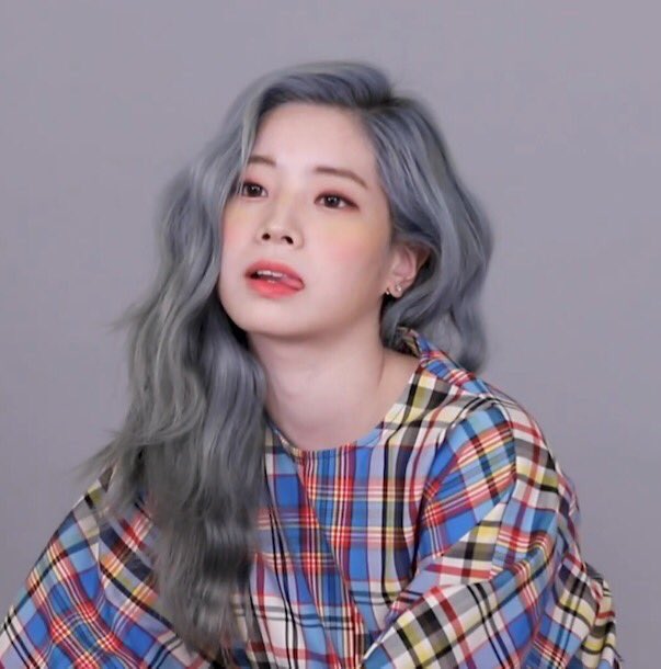 kim dahyun,-EXTROVERT -sunshine of the friend group but could be melancholic inside -listens lana del rey but bops their asses -loves to have spotlight on -gets stagnant when she has a crush -doesn’t care about grades but somehow gets B/B+ easily-wishes to travel more