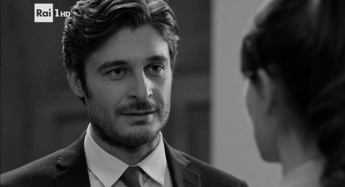 funzioniamo's tweet photo. 1x11: “Funzioniamo. Lo senti? Lo capisci? Funzioniamo. Qua dentro, fuori, funzioniamo.”
2x12: “Ti amo. Ti amo. Ti amo.”

L’ESPRESSIONE DI CC NON È CAMBIATA NEANCHE UN PO’.

LUI L’HA SEMPRE AMATA. ♥️

#LAllieva2 @LinoGuanciale https://t.co/begfHgH2n0