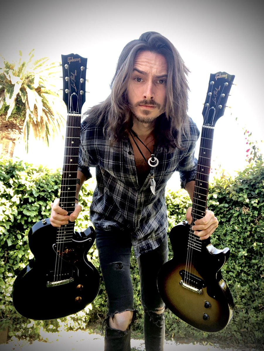 OGradyCreative's tweet photo. It’s #gibsunday @gibsunday #lespaul #lespauljunior 🧨🥊🔥 https://t.co/GWnHwY4AqX