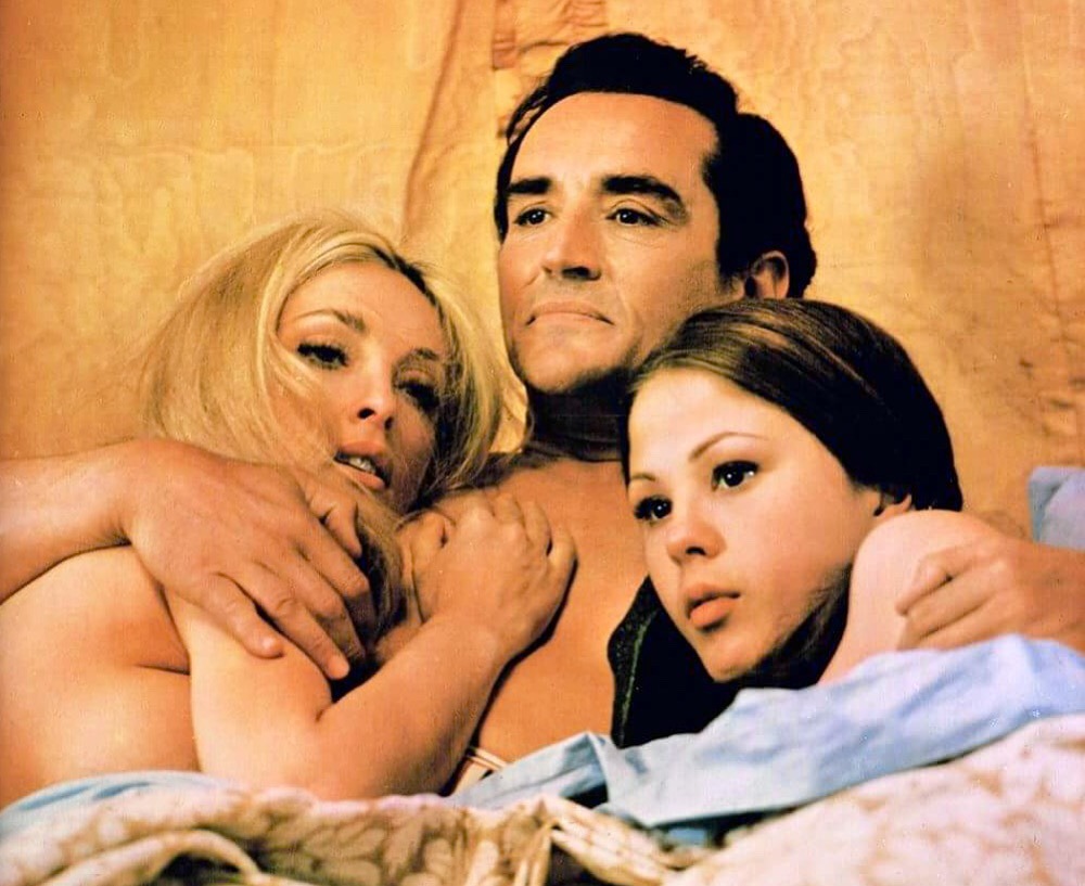 StarforSharon's tweet photo. #SharonTate, #VittorioGassman, and #OttaviaPiccolo in #12plus1, 1969.
#the13chairs #thethirteenchairs #italiancinema #1960s #sixties #comedy https://t.co/wq2EqMq4CF