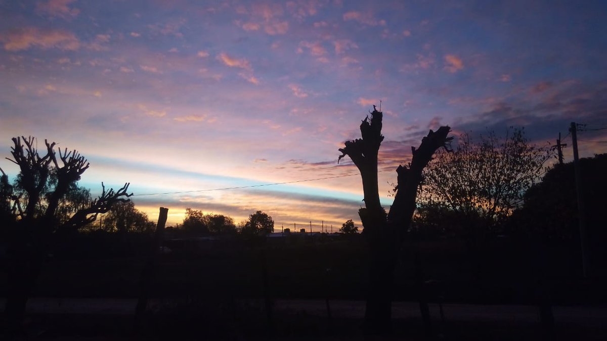 adrimacenet's tweet photo. Atardecer en #RioTala #Argentina https://t.co/4elGAjrYrm