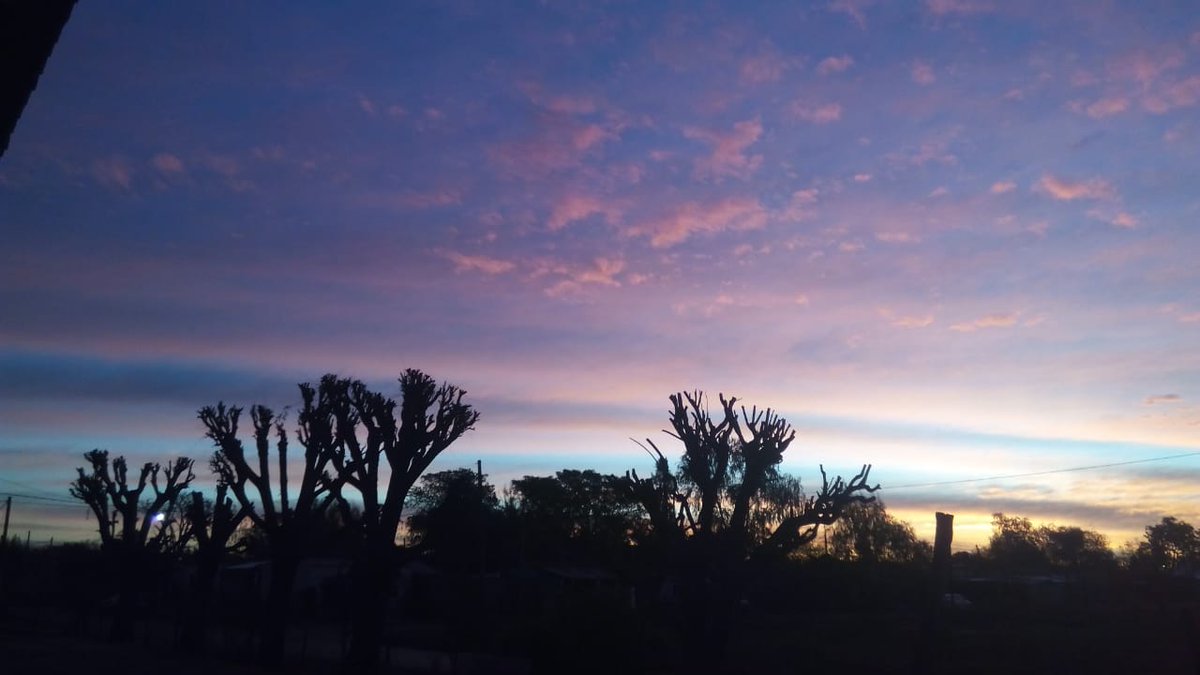 adrimacenet's tweet photo. Atardecer en #RioTala #Argentina https://t.co/4elGAjrYrm