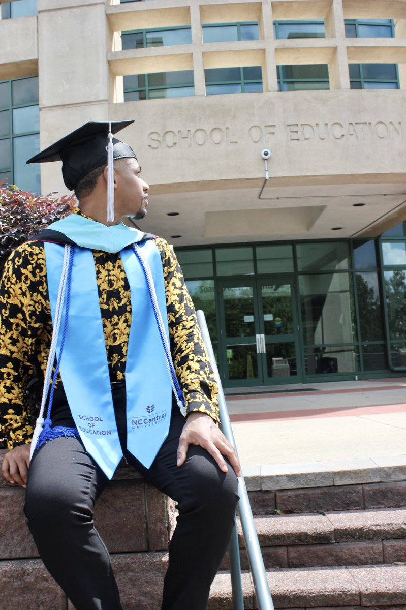 Coach_DaniKP's tweet image. 3 things I’ll always be: ⁣⁣

⁣1️⃣ Black ⁣⁣
2️⃣ Gay⁣⁣
3️⃣ Educated ⁣⁣
⁣⁣
As always, REPRESENTATION matters... ✊🏽🏳️‍🌈🎓

#TwoMasters #OnePerfectGPA 

I just want to change the world. ❤️

⁣⁣