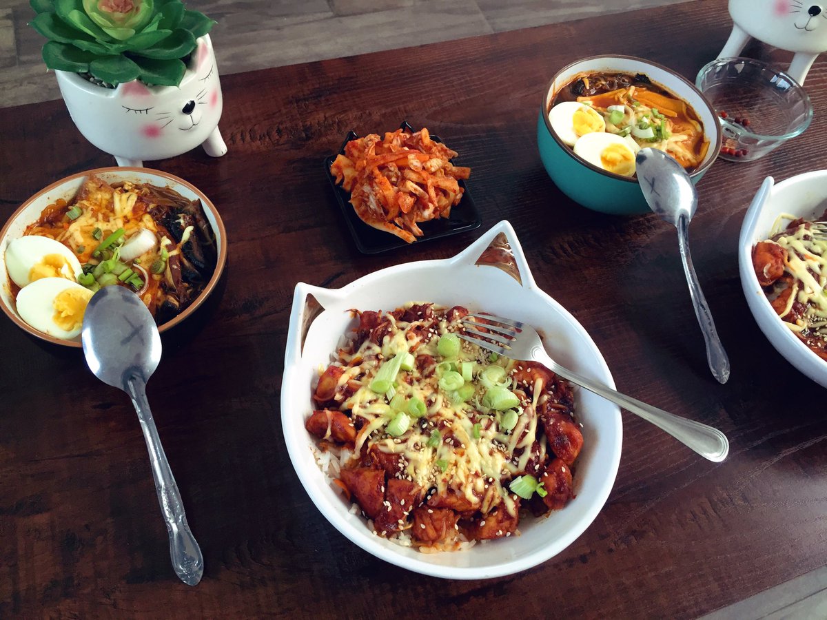 Chrisjomin's tweet photo. Hoy tocó coreano. #cheesebuldak #tofustew https://t.co/tm6KMUAeut