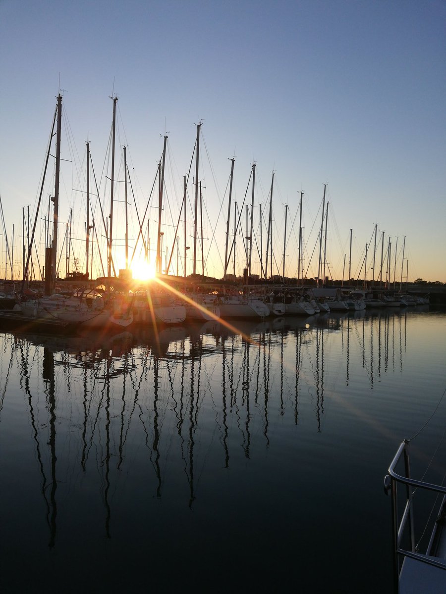 Amazing moment and sunset @ La Rochelle 🌅 @LaRochelle_OT <a href="/LaRochelleNews/">La Rochelle News</a> #sunset #boat #sun #view #lesminimes