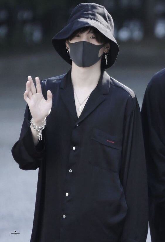 yoongi in oversized clothes — a thread