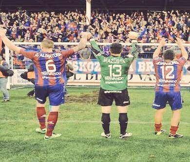 EskoziaLaBrava's tweet photo. - 25/05/2014 -

Fecha k siempre permanecerá en nuestro recuerdo. Gran hazaña la k logramos en unión equipo y afición @SDEibar dirigido x nuestro Gaizka Garitano.

Tal día como hoy cumplimos 6 temporadas de aquel histórico ascenso 1ª

"Gogor saiatzen danantzat,ez dagoela mugarik" https://t.co/jQQKme2v0V