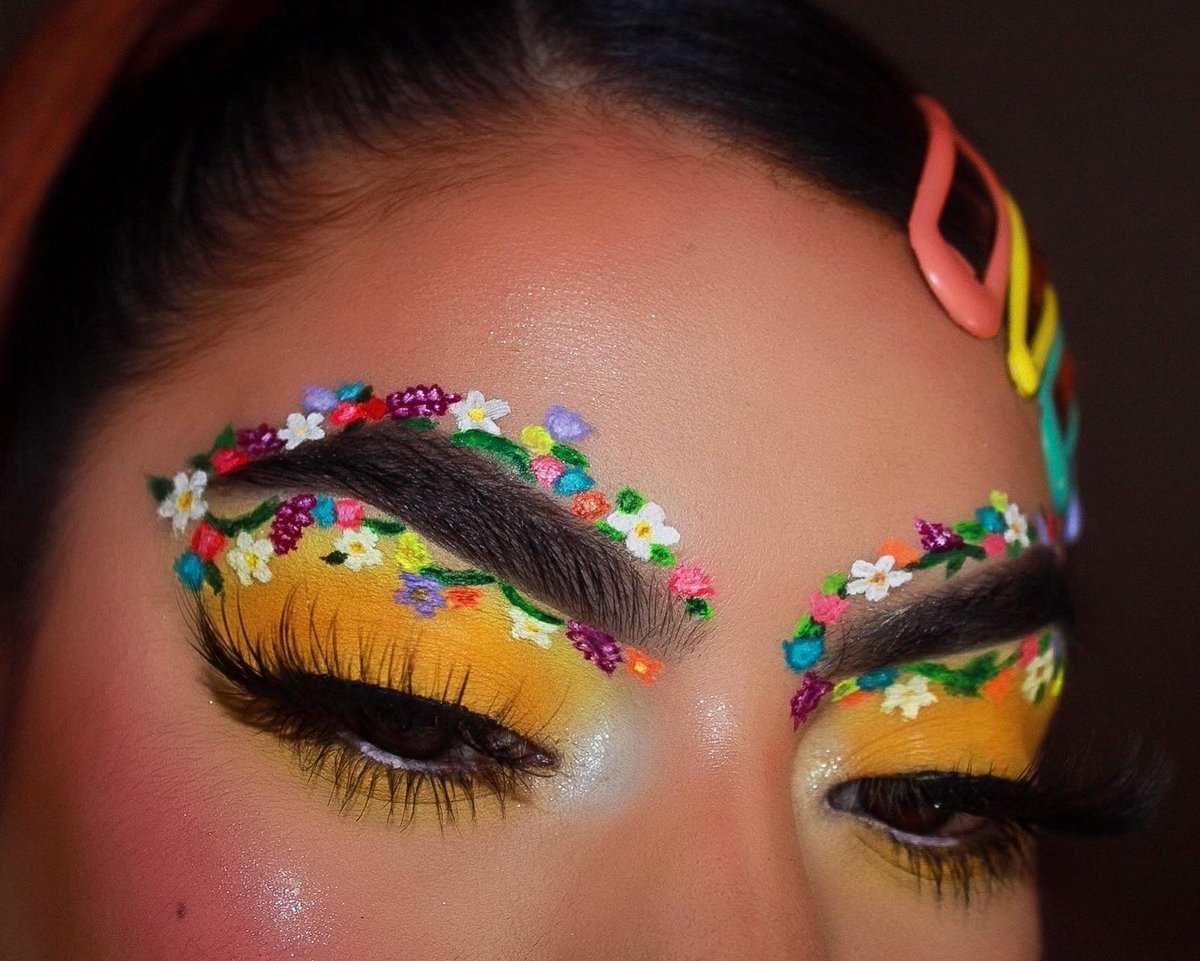 ABHcosmetics's tweet photo. Flower moment! 🌸 @ suzettee.b frames her brows in a garden of flowers with our Electric Cake Liners and Eye Primer! 

How many flowers can you count in this look? 👇

https://t.co/XfrqPZzwzf https://t.co/TXaHYc2duQ