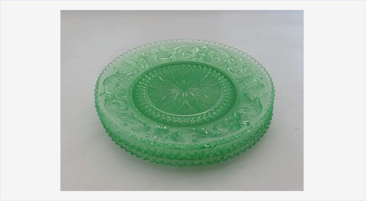 EtagereAntiques's tweet photo. Westmoreland Princess Feather Lunch Plates #vintage #gotvintage #WestmorelandGlass #PrincessFeather #glassplates #greenglassplates https://t.co/czW8hsaMQa https://t.co/E0xv9rQQPU