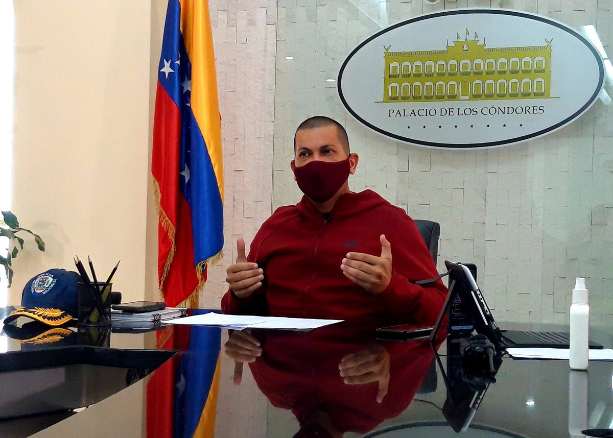 Omar_PrietoPSUV's tweet photo. 1. En primer lugar, quiero reafirmar nuestro compromiso absoluto con las orientaciones del Pdte. @NicolasMaduro de profundizar la contención del #COVID19 Por ello, el cierre indefinido del mercado Los Buchones (Las Pulgas) y su desinfección total.
#VivaLaHermandadVenezuelaIran https://t.co/1lxT9zQ25u