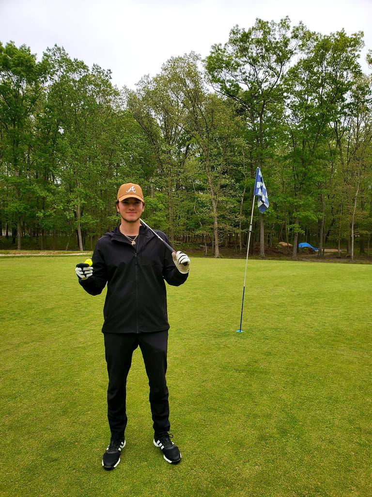 BillSiegenthal1's tweet photo. Just his third time ever out and he got his first Par on a long Par 4 hole. #hesgettingit https://t.co/Fcn6YnclYh