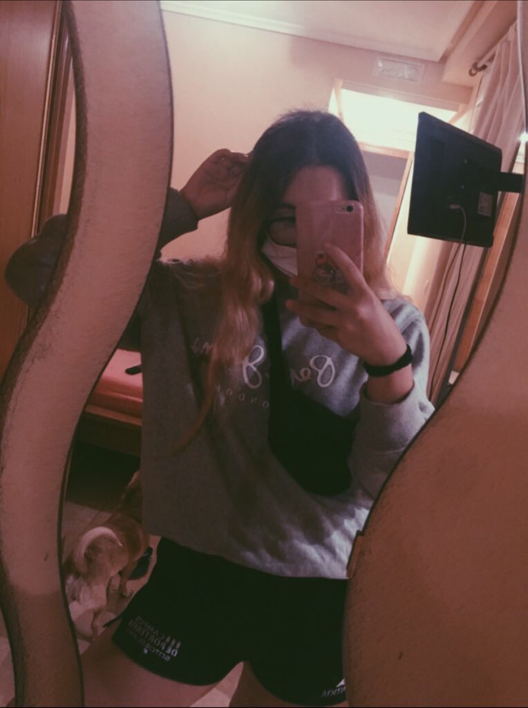 aidabaron_'s tweet photo. Me encanta quedarme las sudaderas de mi bby💋💋💋 https://t.co/sOLHjRSNHi