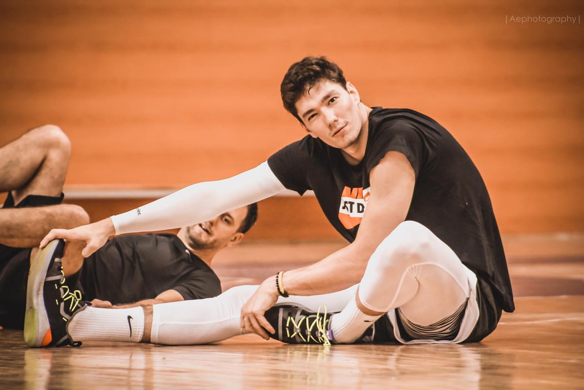 MRDPRSF's tweet photo. Cedi Osman 'ana da düşmeyen kız ne bileyim yani 
Kızların gölünü çalan hırsız https://t.co/QSEJ3NtOZl