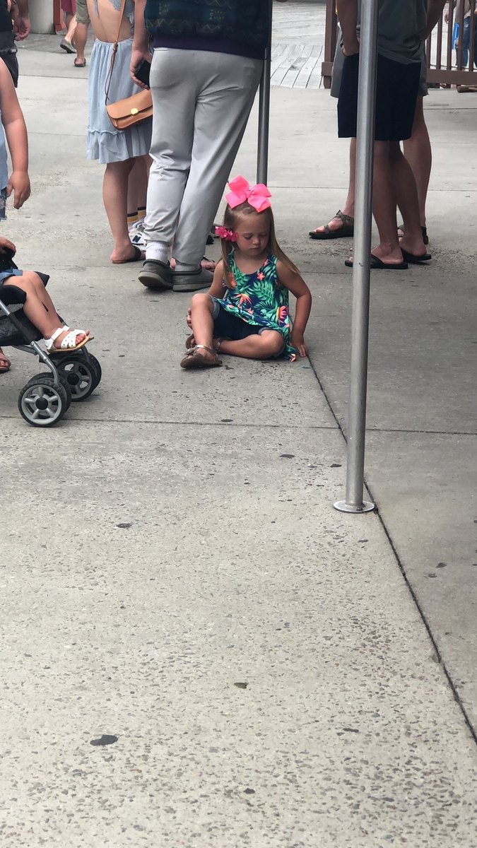 Deitz22Nick's tweet photo. I just saw this dad pick a flower from a bush and stick it in his extremely cute daughters ear at the boardwalk and.... im not crying, you are! https://t.co/gcesj47vLp