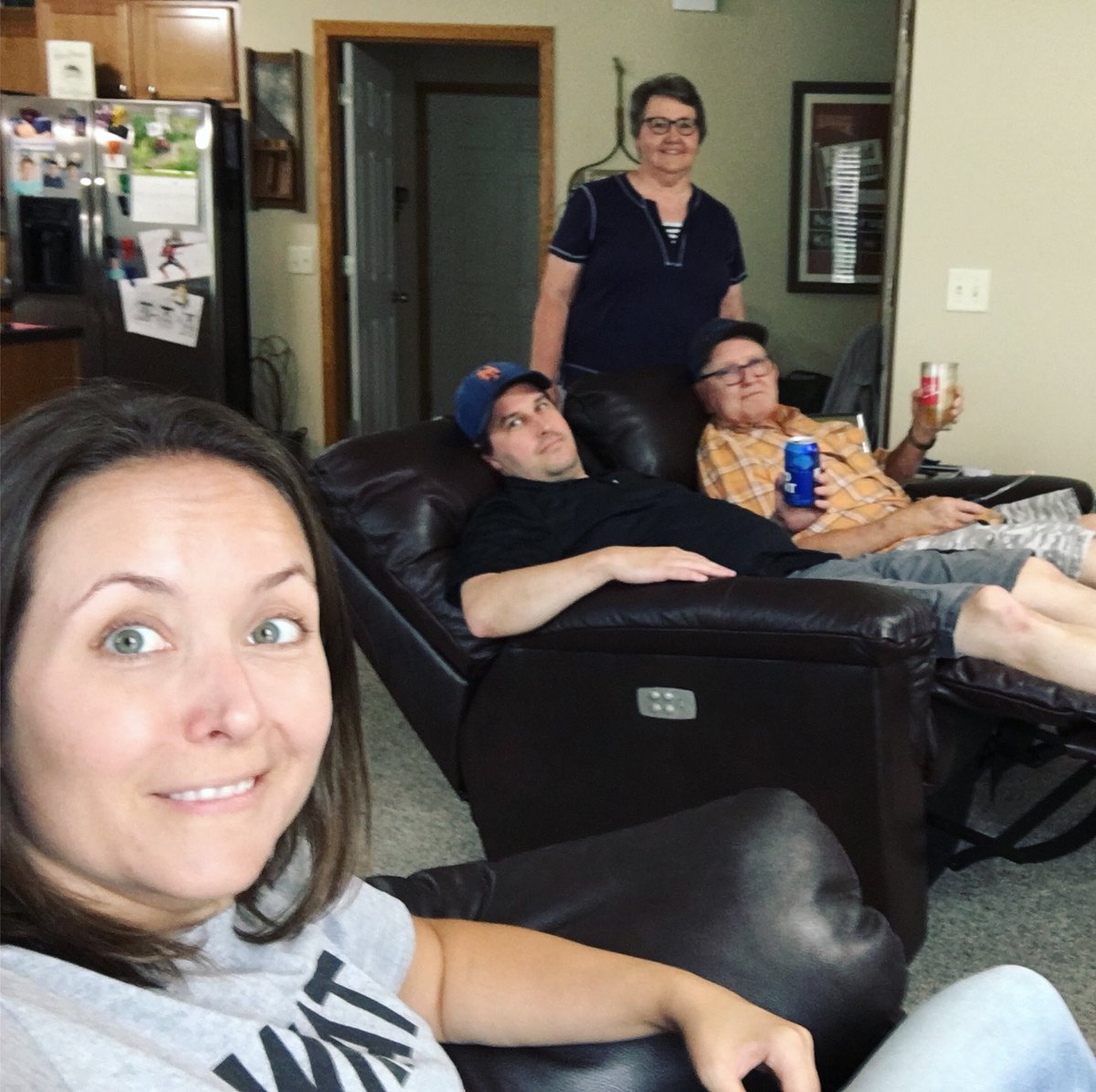 TheTenorchick's tweet photo. Helped the parental units move and assemble the new loveseat. Just managed to beat the rain.

#covid_19 #quarantine #projects #sundayfunday https://t.co/rhlZnFxZlN
