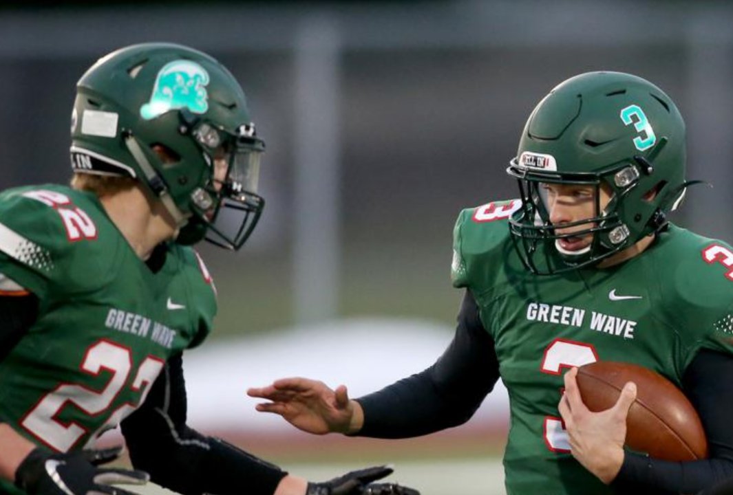 coachmwood2's tweet photo. ⭐️MN HS Helmet Tournament🏈
North Star Region - Round 2
 
15 East Grand Forks Green Wave
@EGFFB

 vs. 

7 Detroit Lakes Lakers
@dlhsfootball

VOTE BELOW! #MNHSHelmetTournament
@hshelmettourney https://t.co/07RbA3yfiv